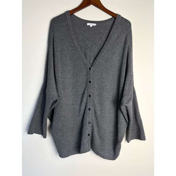SOLD - Vetta Capsule V-Neck Oversized Sweater (size L) - Picture 6 of 9